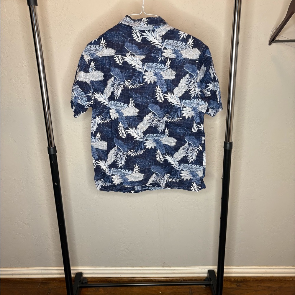 Red Head Blue and White Casual Button Down Shirt - Picture 2 of 3